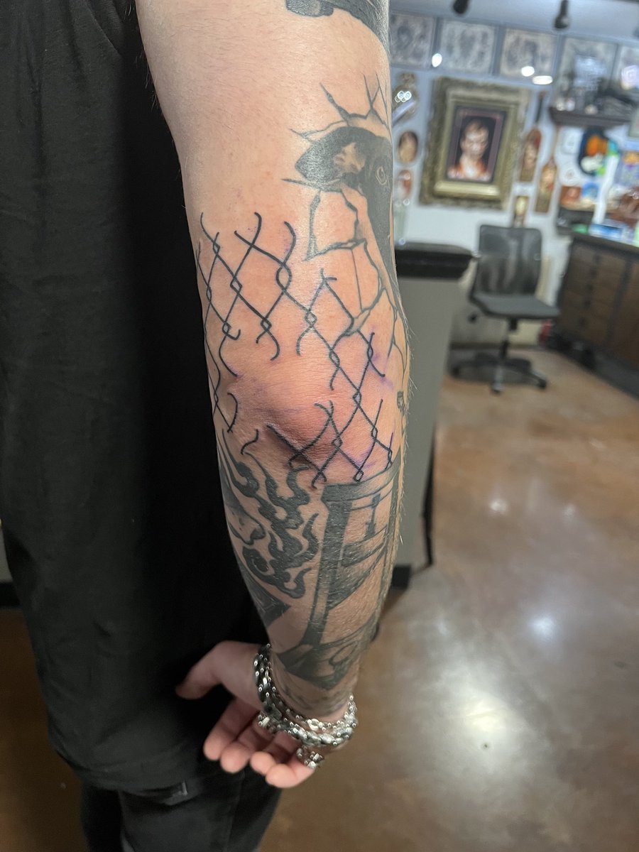 dxsedup's tweet photo. If i like the pain of tattoos, does that make me a masochist? https://t.co/sqDaPVJsNx