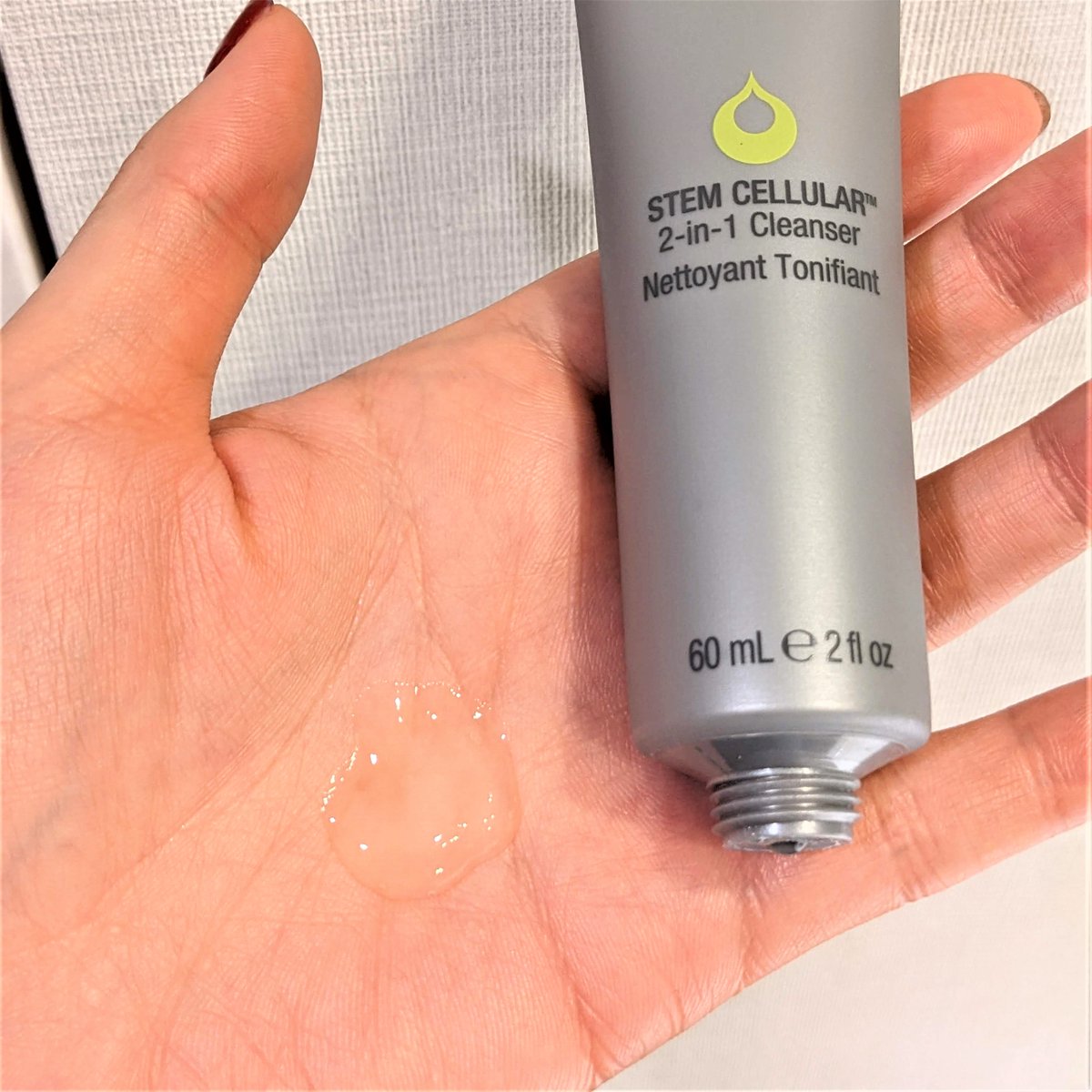tempacochan's tweet image. #PETITVOUR 9月号に入ってた
#JuiceBeauty STEM CELLULAR 2-in-1 Cleanser ¥2,208相当
今使ってます♫

そのままでクレンジング、泡立てて洗顔。緩めのテクスチャー。
この製品使用の時に旅行があり、製品が1本で済んで便利でした◎

▼開封動画
youtu.be/dGUMHmeZvLU

@PetitVour @JuiceBeauty