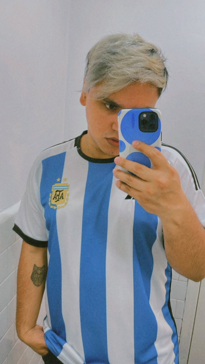 Soy más colombiano que la aguapanela, pero por todo lo bonito que me ha dado <a href="/Argentina/">🇦🇷 Selección Argentina ⭐⭐⭐</a> y su gente, mañana empezamos a hacerles fuerza en este sueño. ❤️ 

VAAAAAAAMO LA BANDA SUDAMERICANA, VAAAAAAAMOOOO LIO ⚽️