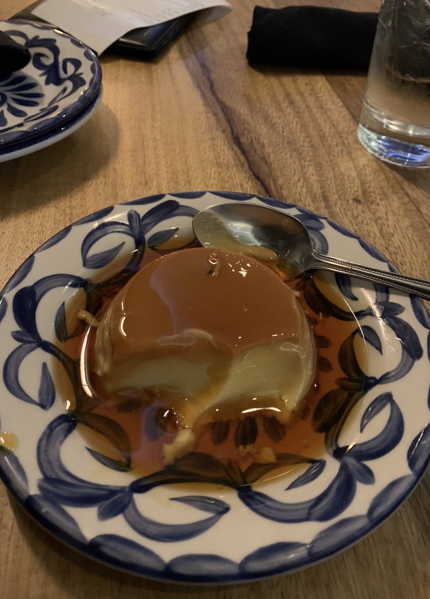 Rojitawriting's tweet photo. Mi only flan está bien rico 🌝🫶🏻 https://t.co/qLF3QL3fyA