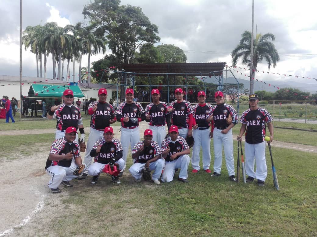 daex_ve's tweet photo. #21NOV- En conmemoración al 77 Aniversario y en Aras de fortalecer la hermandad, fraternidad y unión a través del deporte; Se realizó encuentro de Sófbol, en las instalaciones de #DACOPAM, Edo. Aragua. Donde el triunfo de la Contienda fue, para la gran familia #DAEX. https://t.co/sPWvNqDlC2