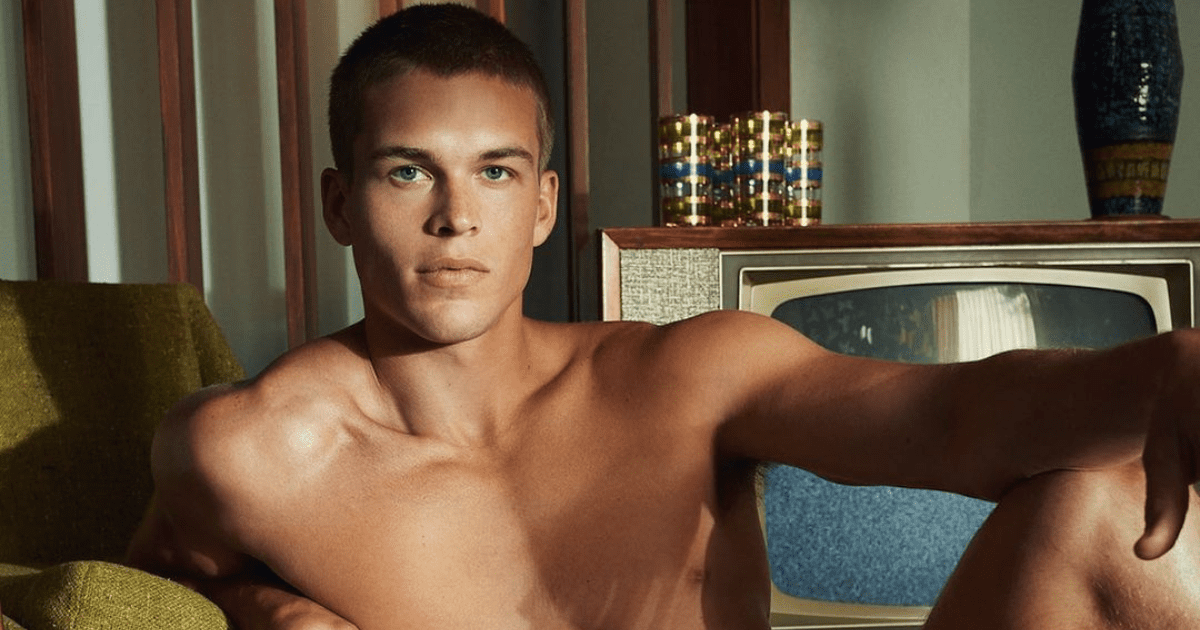 instinctmag's tweet photo. Viewers Swoon Over 'Sex Lives of College Girls' Hottie Mitchell Slaggert https://t.co/Z6tJ7f31QJ #Entertainment #HotActor #hottie #LGBTQ #MitchellSlaggert https://t.co/naEt2Y38my