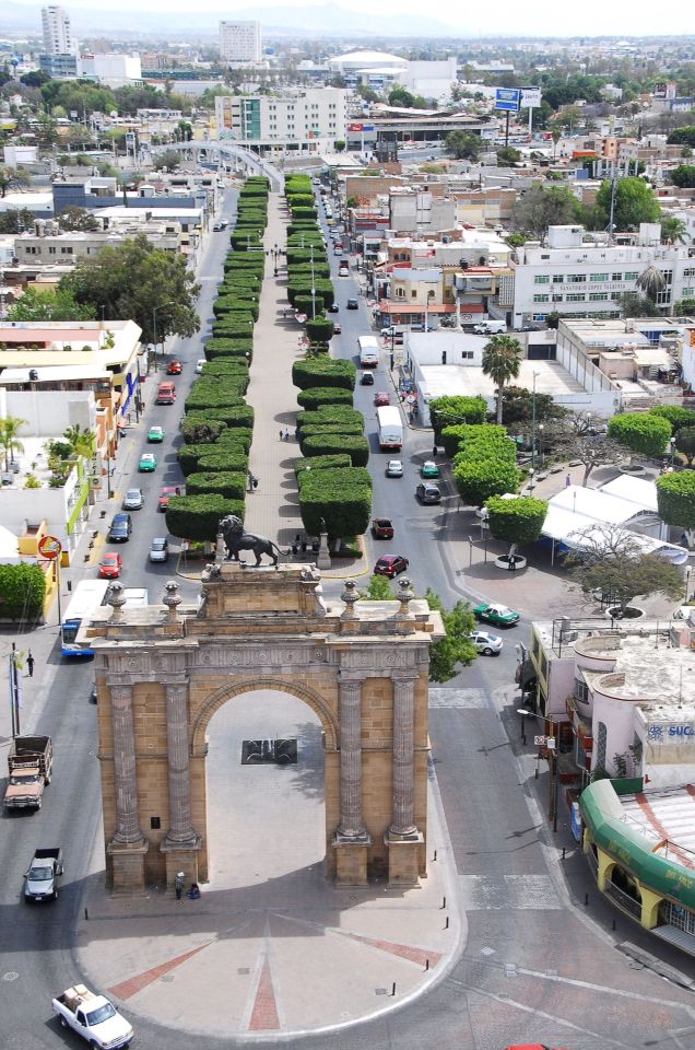 MrGuanajuato's tweet image. ¿Cuál es la capital de Guanajuato?

R= León. 🦁

🔊 MEEEEC ❌, ERROR

Guanajuato es la capital del estado del mismo nombre, pero, por qué muchos se confunden.

Aquí explico por qué León, siendo la ciudad más grande del Bajío, no es la capital de su edo.