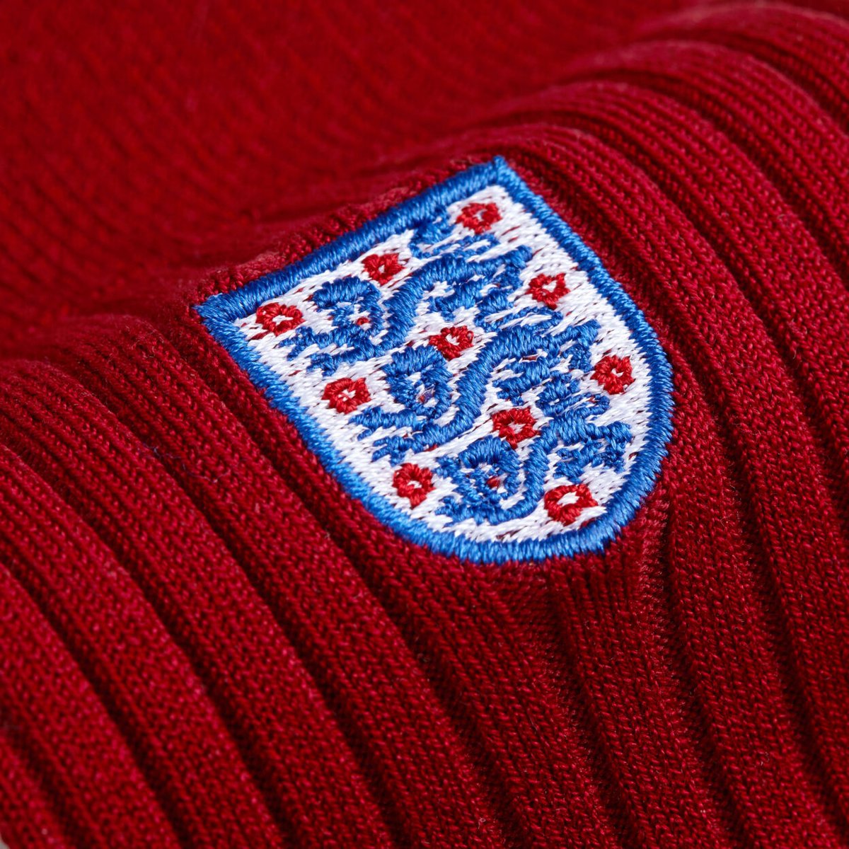 Forming @londonsockco's limited-edition World Cup collection, there are six pairs of the brand’s signature Scottish lisle cotton socks that are made in a minimalist, ribbed design and in a trio of colours that feature on the Three Lions crest.

thegentlemansjournal.com/article/london…