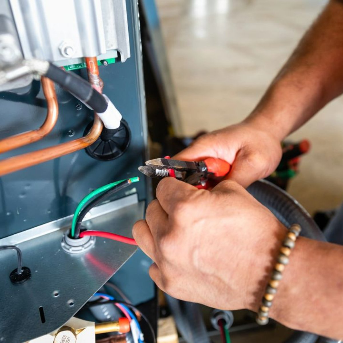 AirTechnology1's tweet photo. When our team is on-site, just know that a reliable and quality HVAC service isn't far behind! Need help making sure your home is the perfect temperature for your holiday guests? Give us a call: (713) 270-4010. https://t.co/qBIbhfURyH