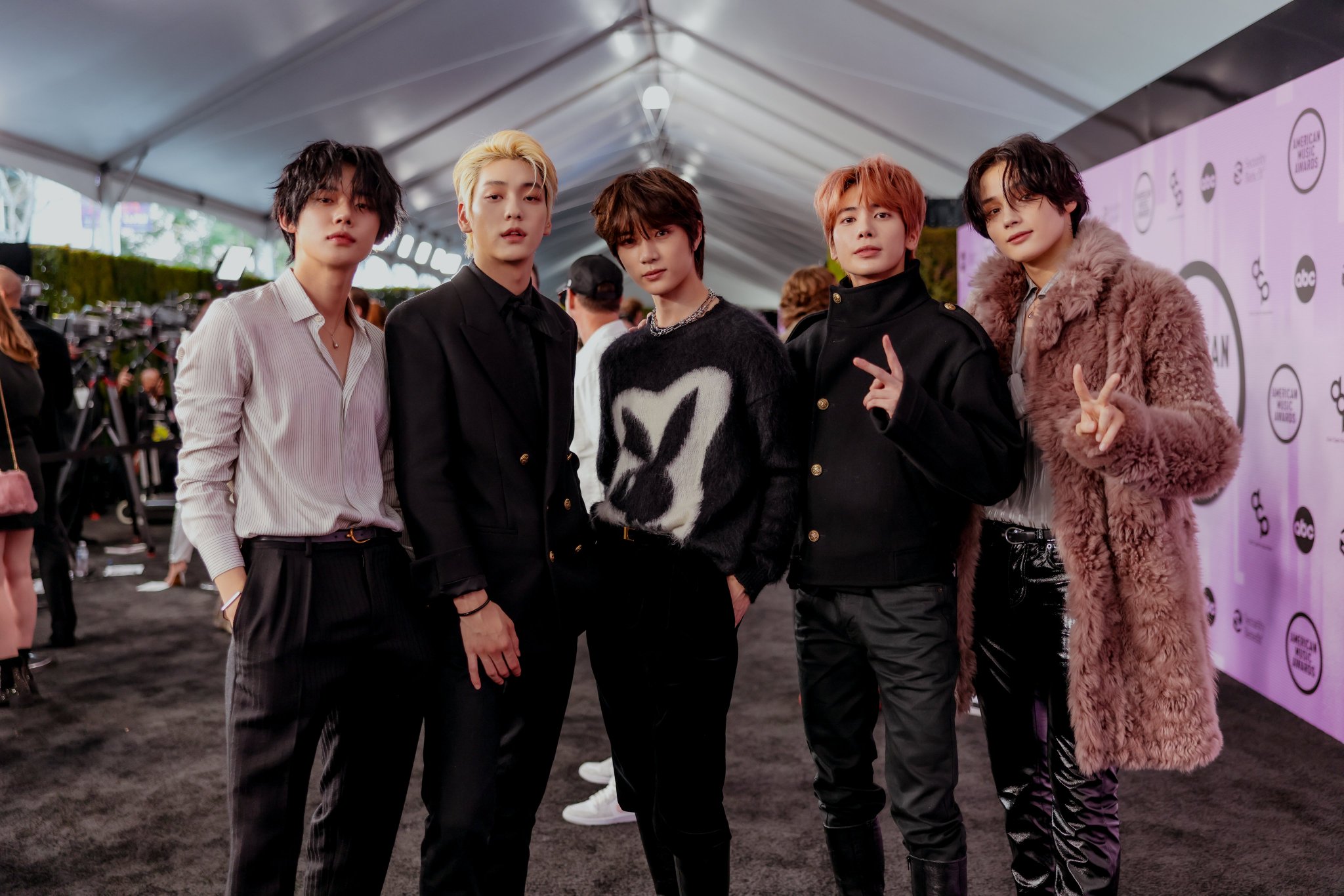 American Music Awards on Twitter "It's giving everything it needs to