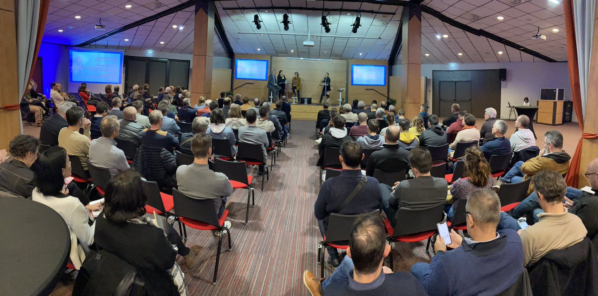 InnoWeek85's tweet photo. Coup d’envoi de l’#InnoWeek85 ! 🎉La soirée d’ouverture sur le thème de la #cybersecurite fait salle comble à la @ccivendee @larochesuryonfr. Merci à nos #partenaires pour leur intervention @CAAtlantVendee @TVVendee @dynaMIPS01 @ENVOLiiS @Digitemis ainsi qu’à @ExcellenceCyber https://t.co/YoInbJ2fPG