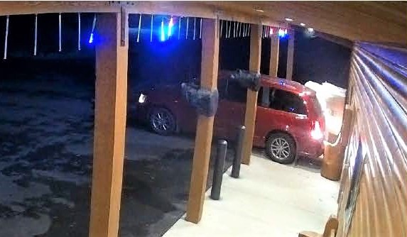 RCMPNS's tweet photo. Lunenburg District RCMP is seeking the publicβs assistance in relation to an attempted break and enter that occurred in #ChesterBasin. https://t.co/LPaSsUv8g7 https://t.co/dAMGKfm3Bv