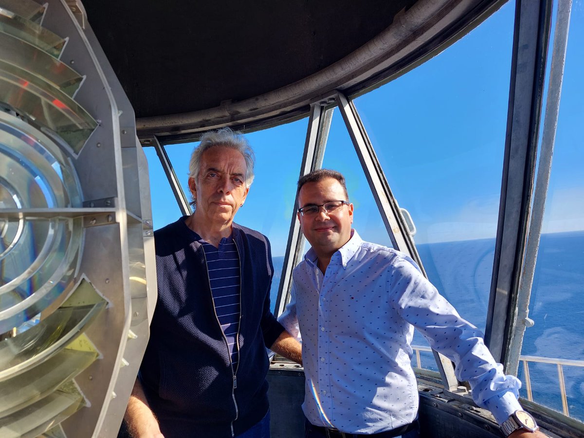 FarosLos's tweet photo. Nueva entrada a nuestro blog https://t.co/GwqfsPGESS con la presentación del libro "Cuando aprendí a vivir" @Cuando_Aprendi de Pedro Martínez Ruiz @Pedro_MtnezRuiz en el faro de Mesa Roldán.  
https://t.co/V37X8MpMmh https://t.co/WkP1xy3mx8