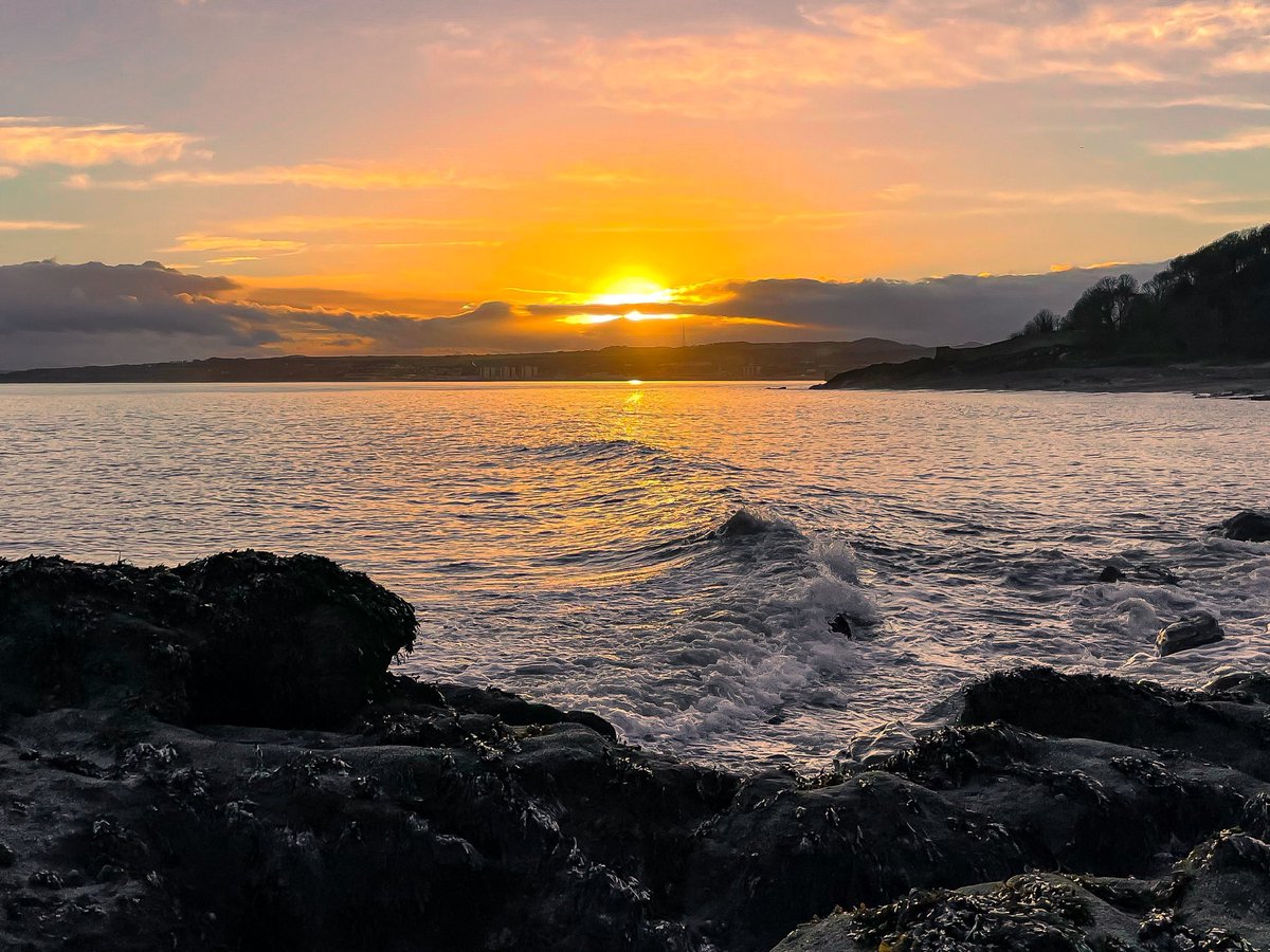 roamingimages's tweet photo. Peaceful Sundays at Dysart Harbour๐
#adventuring #autumn #Fife #photography #photographers #dysart #dysartharbour #Outlander #outlanderlocation #PhotographyIsArt #photooftheday #photographybusiness #roamingimages https://t.co/UatXHaE0jb