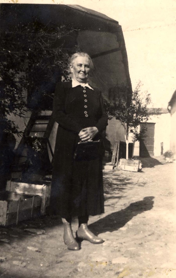 21 November 1874 | A Hungarian Jewish woman, Lina Frankfurt, was born in Tiszafured. 

In 1944 she was deported to #Auschwitz and murdered in a gas chamber.