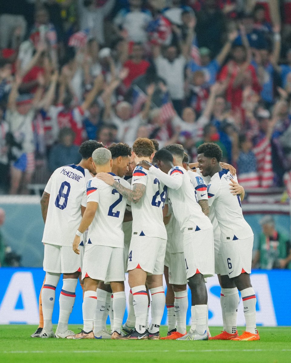 USMNT's tweet image. Everybody in. 🇺🇸

#OnlyForward 
#SoloPalante