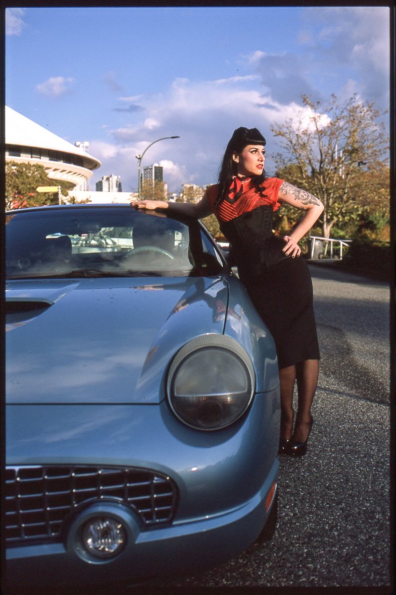 laceembrace's tweet photo. Autumn is here 🍁🍂

Here is the first of many shots with the ever-gorgeous Miss Kiss taken by Tom Gould

#corset #corsets #corsetiere #corsetry #corsetshop #vancouver #yvr #shoplocal #supportlocal https://t.co/jNDZPNaNbY