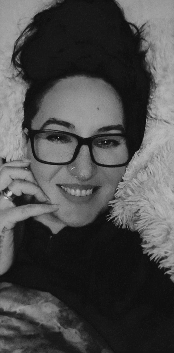 FatinaDark's tweet photo. Il sorriso di chi ha finalmente acceso il #riscaldamento e non deve più andare a dormire vestita da sci. Quando arriverà la prima bolletta vi posterò una foto mentre piango #coerenza https://t.co/5wQ7lezEYF