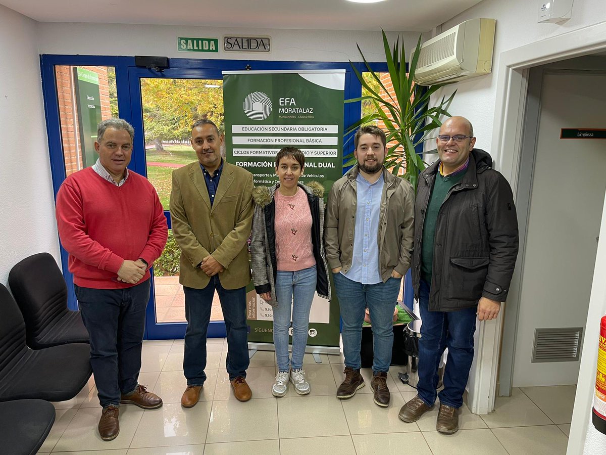 EFAMoratalaz's tweet photo. Desde EFA Moratalaz queremos agradecer la visita de Ángel Sevilla, responsable de formación y proyectos en INDRA Ciudad Real, dónde muchos de nuestros alumn@s de DAM realizarán sus periodos de formación y prácticas, dentro la Formación Profesional Dual que están cursando. https://t.co/rL57Nvhe45
