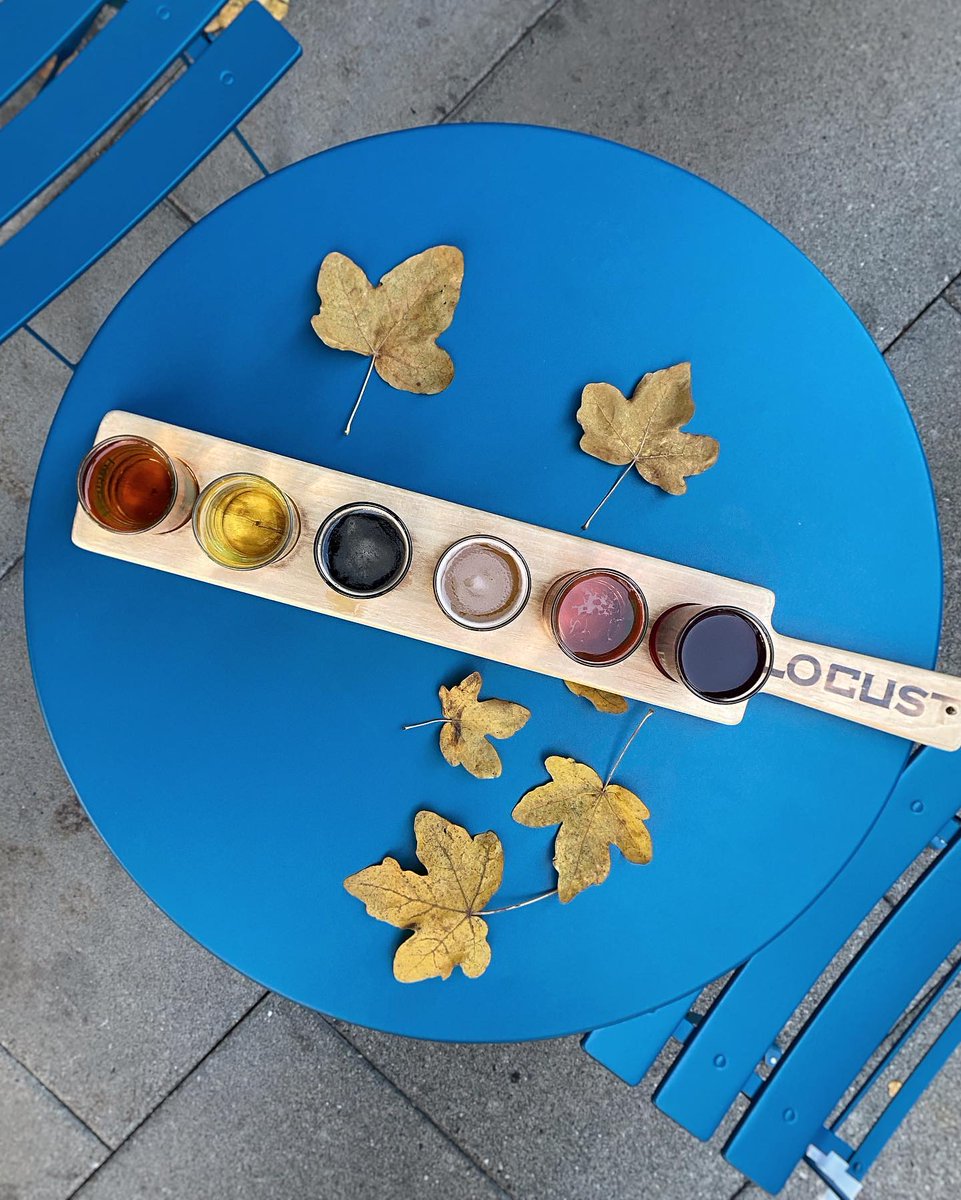 LocustCider's tweet photo. Banish the Monday blues with a flight of your favorites, or try something new! Be sure to try Dark Maple or our Cold Pressed Apple, both are fantastic fall flavors ๐ป.
.
.
.
.
#darkmaplecider #fallflavors #ciderflight #locustcider #hardcider #cider #apple #washingtonstatecider https://t.co/4hVkpEvhgd
