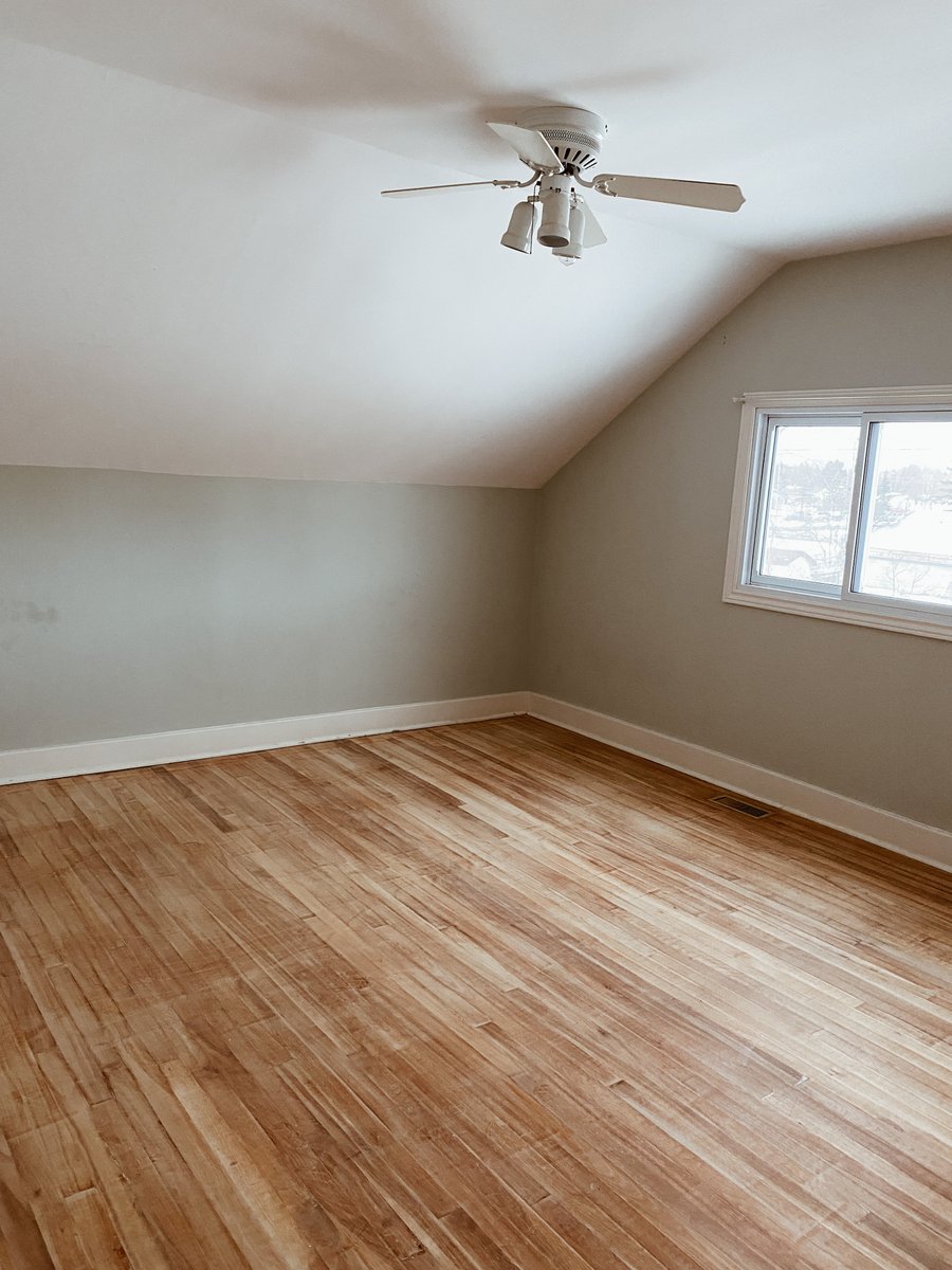 Who knew sanding old hardwood floors could be this satisfying. Looking forward to staining them🔥 #arkjoinery