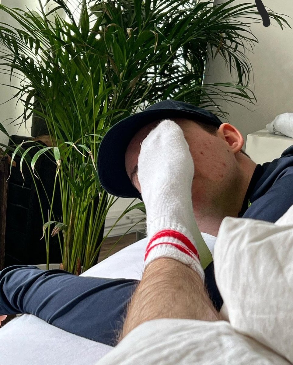 Playboy_Masterr's tweet photo. Ich will schnelles Geld und ihr werdet es mir geben. Was macht man mit Zahlschweine...richtig, ausnehmen!
#findom #feetworship #feet #zahlsklave #geldsklave #geldmaster https://t.co/PdhXibdPM5
