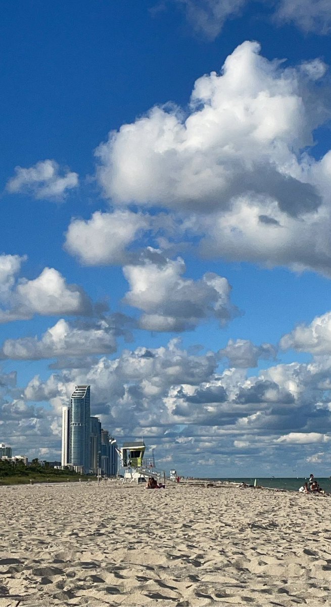 toofilk's tweet photo. Miami’s sky 🤍💙✨.. https://t.co/S0d5Ngf66T