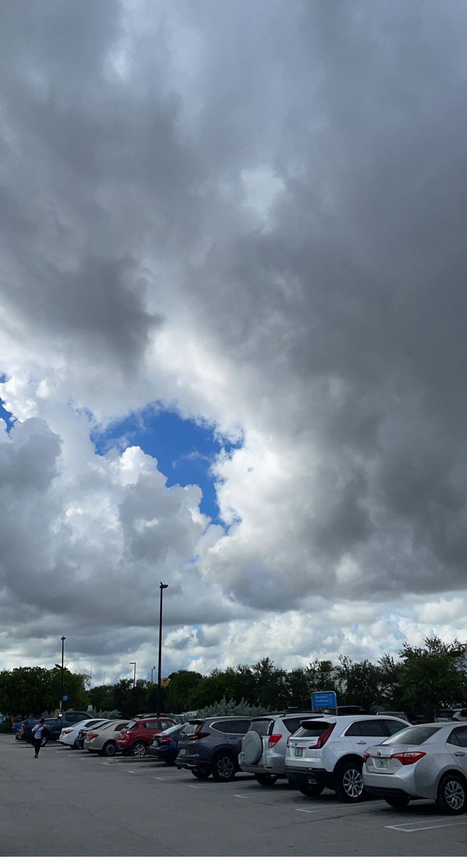toofilk's tweet photo. Miami’s sky 🤍💙✨.. https://t.co/S0d5Ngf66T