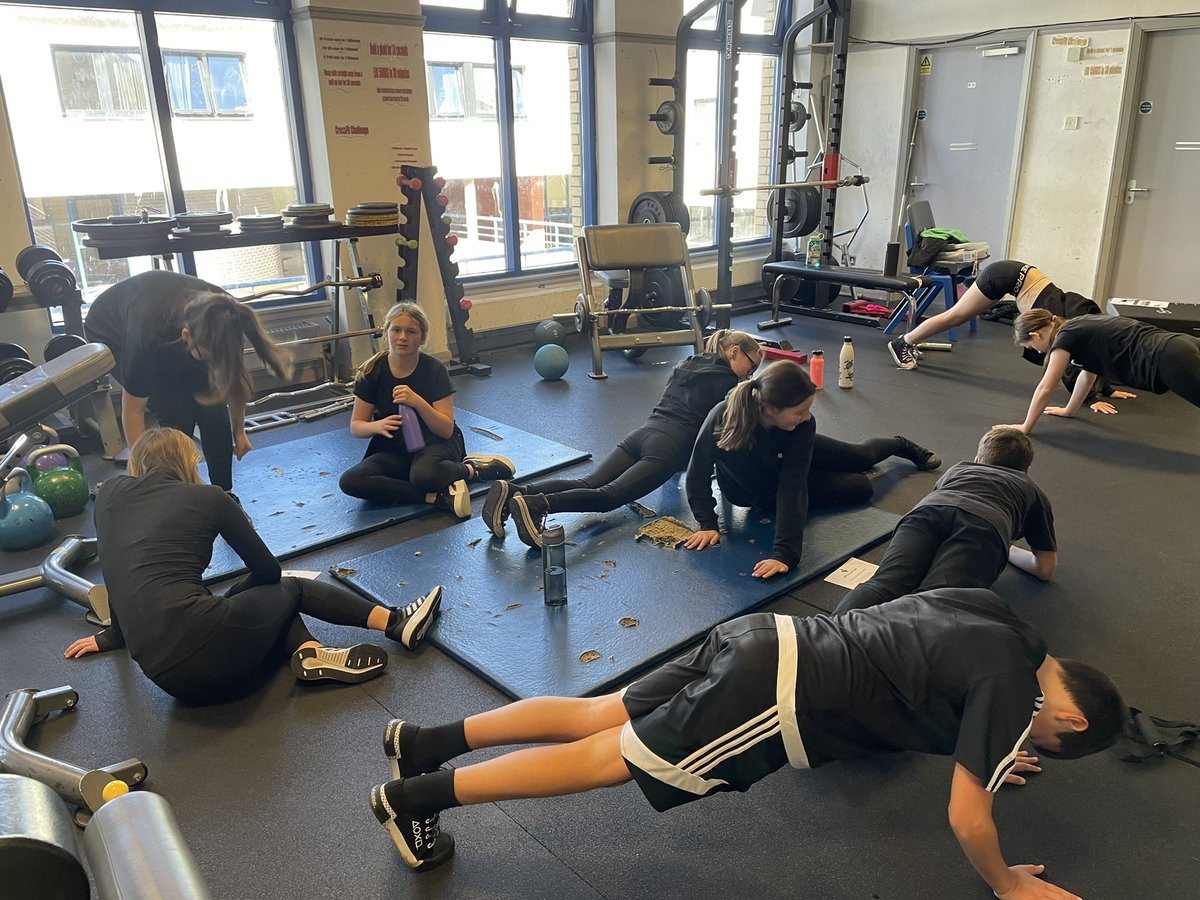 1.03 HWB showing what they have learned during their fitness block through creating and leading their own circuits 🏋🏼‍♀️🏃🏽‍♀️. Lots of great creativity and teamwork displayed today 🤩