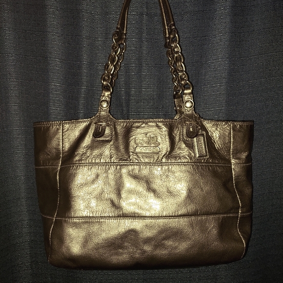 ihavlife1's tweet photo. So good I had to share! Check out all the items I'm loving on @Poshmarkapp from @eclectic_super #poshmark #fashion #style #shopmycloset #perioe #coach #fashionjewelry: https://t.co/1IeB4LGY2f https://t.co/UkDrLHAQbT