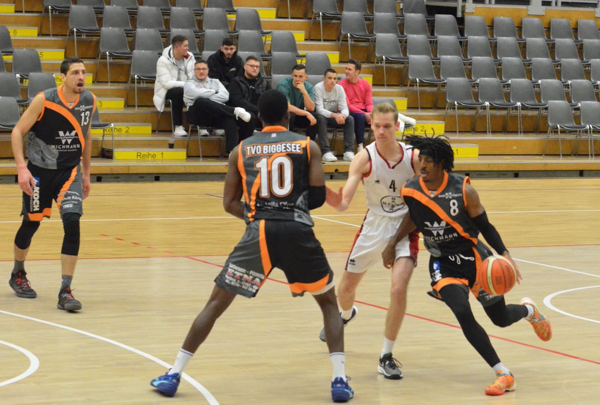 tvob_blackflyz's tweet image. Giants Leverkusen 2 vs. #BlackFlyz. Zur Bildergalerie:
tinyurl.com/4p992rd4

(Alle Fotos: Volkher #Pullmann, #Westfalenpost #Olpe)

#Basketball #Olpe #Siegen #Regio1