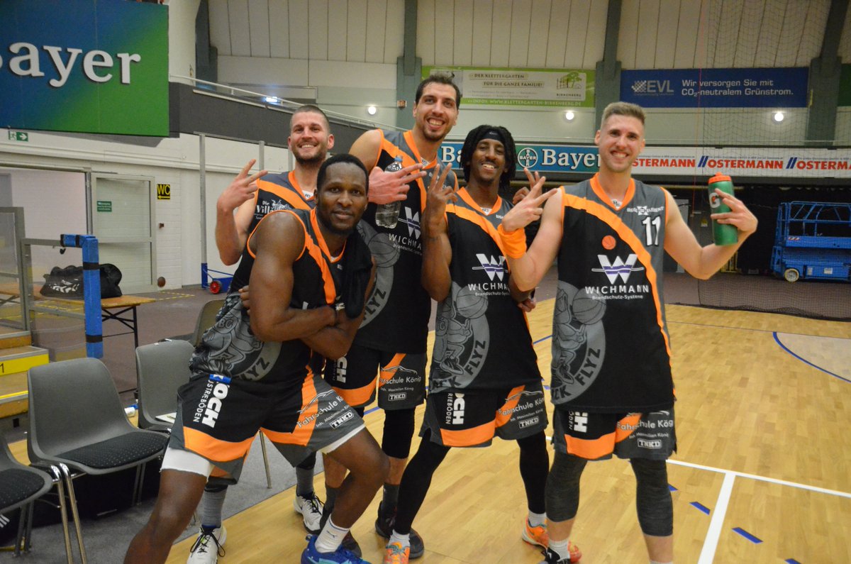 tvob_blackflyz's tweet image. Giants Leverkusen 2 vs. #BlackFlyz. Zur Bildergalerie:
tinyurl.com/4p992rd4

(Alle Fotos: Volkher #Pullmann, #Westfalenpost #Olpe)

#Basketball #Olpe #Siegen #Regio1