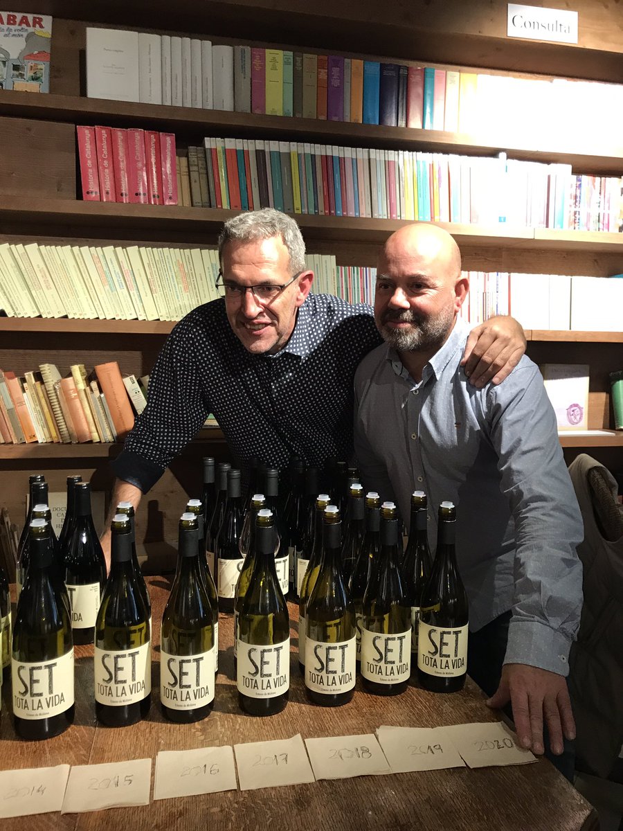 Un lujo esta cata vertical 2011-2020 de 'Set tota la Vida' de <a href="/EstonesVins/">Estones</a> y <a href="/MishimaBCN/">MISHIMA</a> <a href="/domontsant/">domontsant</a> en <a href="/OnaLlibres/">Ona Llibres</a> #Barcelona 
¡Grandes Sergi y Salvi! Por muchos años más en sintonía con #Mishima