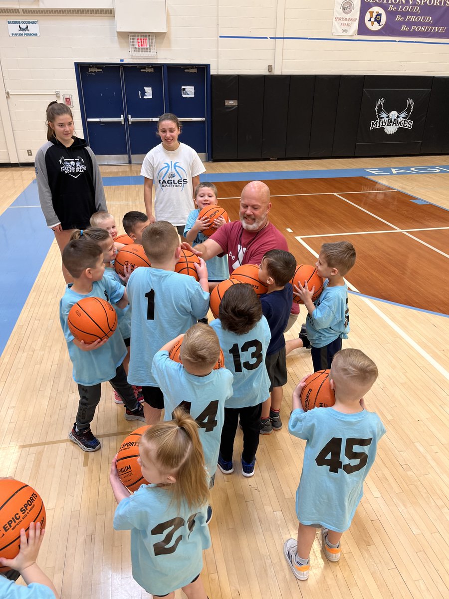 CliftonSpringsY's tweet photo. A few Basketball pics from this weekend. #csaymca #bball #hereforyouth https://t.co/dNWkSwafTD