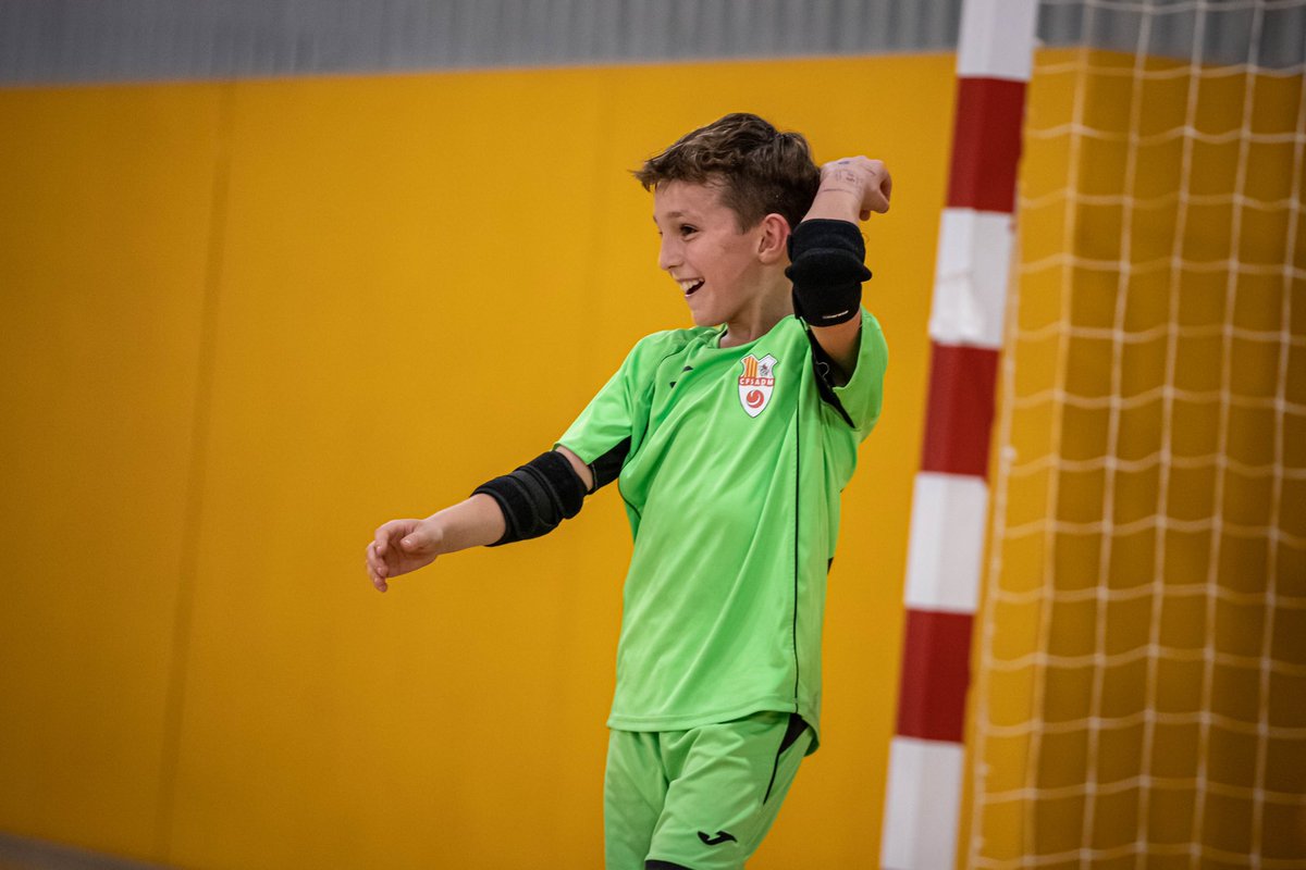 la_frontal's tweet photo. 👍🏻 Recupera el programa dedicat al CFS Arenys de Munt @fsadm 

⚽️ Segell local amb orgull de pertinença

🔙 Els seus orígens coincideixen amb l’inici de les competicions oficials de #futsal a l’@FCF_CAT l’any 1978

📺 Disponible a l’https://t.co/dhOEejyT5E ✅

#FCFTV #futsal https://t.co/uPlLbyfAYe