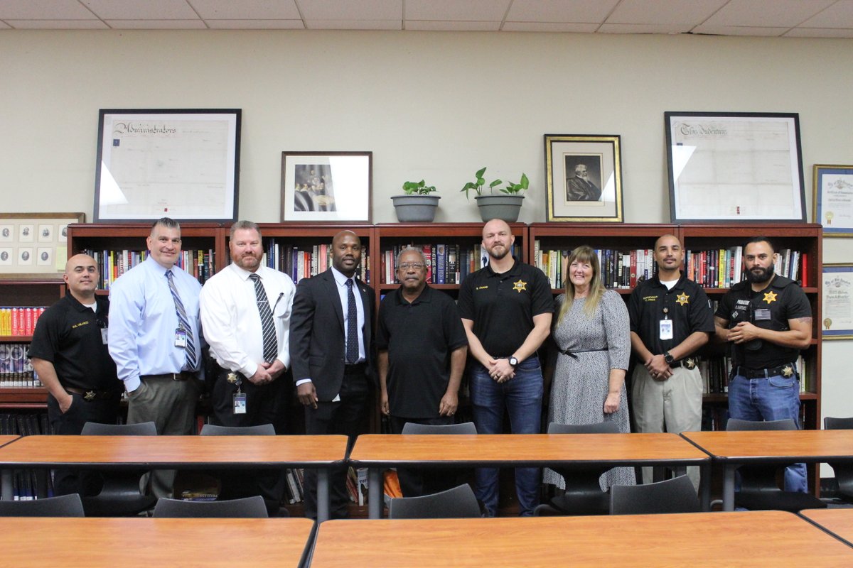OCProbationDept's tweet photo. On October 26th and November 3rd, OC Probation staff spoke to students at Santa Ana High School's Criminal Justice and Legal Studies classes.
#SAHS #JoinOCP #WeAreOCProbation #recruitment https://t.co/iEA9U7zmxK