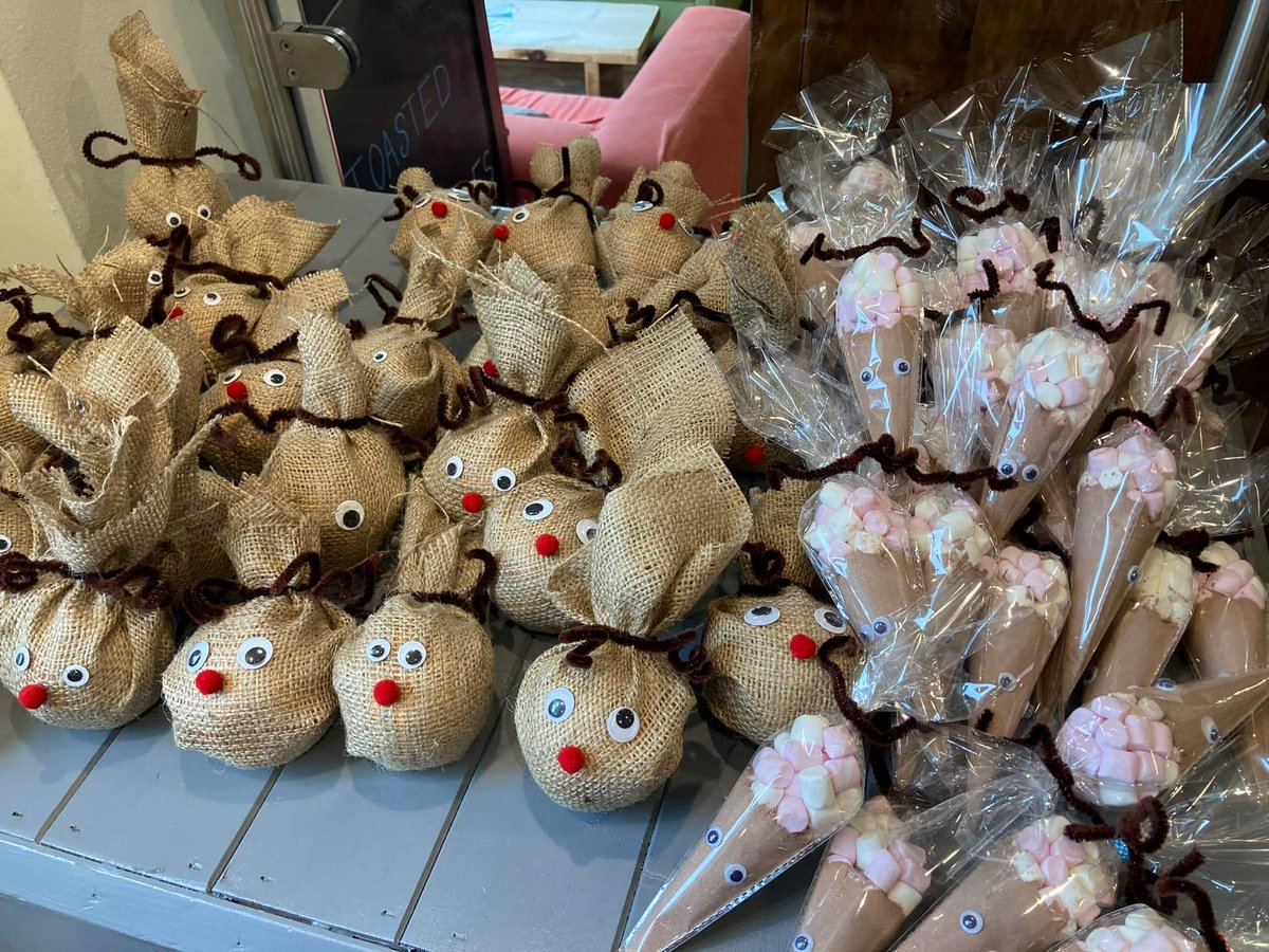 Lajpeters's tweet photo. A little taste of what is on offer at the Birstall cricket club Xmas Fayre for the #NSPCC THIS Saturday 26th November 10:30am-1pm. There will also be free Xmas bauble making for the kids to take away, a 2nd hand book/toy/bric and brac, bottle &amp; chocolate tombola. 🌲🎅🏻 https://t.co/UJus4JRkpX
