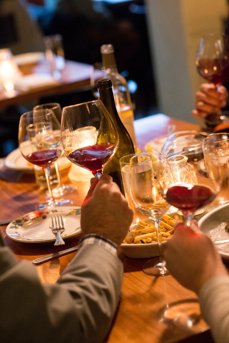 Will #Oregonwine have a place at your #Thanksgiving table? What's your favorite wine to share with friends and family? 🍷🦃

📷: John Valls