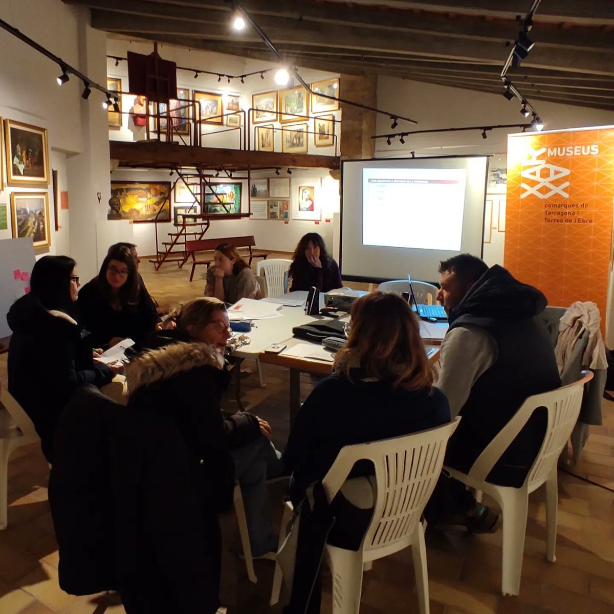 ProgramaAproPAT's tweet photo. Avui, a la segona part de la sessió inspiradora al @mcconcabarbera hem transformat totes les idees de la setmana passada en situacions d'aprenentatge que ens permetin iniciar un projecte apropPA'T #escolalesmuralles @Martilhuma @CrpConca #xmctte
#programaaproPAT https://t.co/t0plZDQmTx
