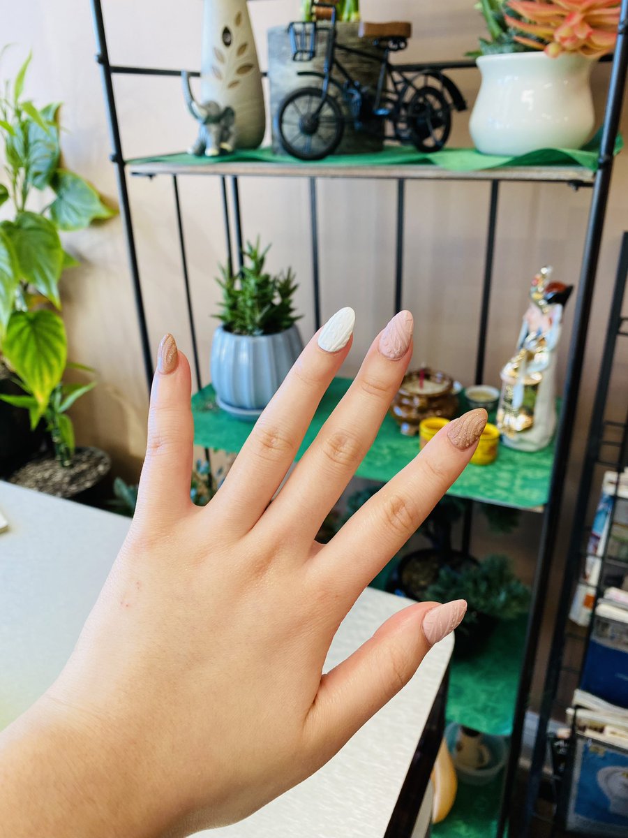 cozy sweater nails •̀⩊•́