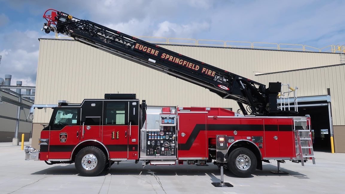 HughesfireHFE's tweet photo. β¨βππππ ππ₯ ππ¦π₯β¨
Take a closer look at #EugeneSpringfieldFire (OR)'s newest #Pierce Velocity 107β Ascendant Ladder! The department is a shared service between the Cities of Eugene & Springfield. Thanks for continuing to choose #HughesFire.
#FireFightersChoosePierce https://t.co/RwnDbfrWP1