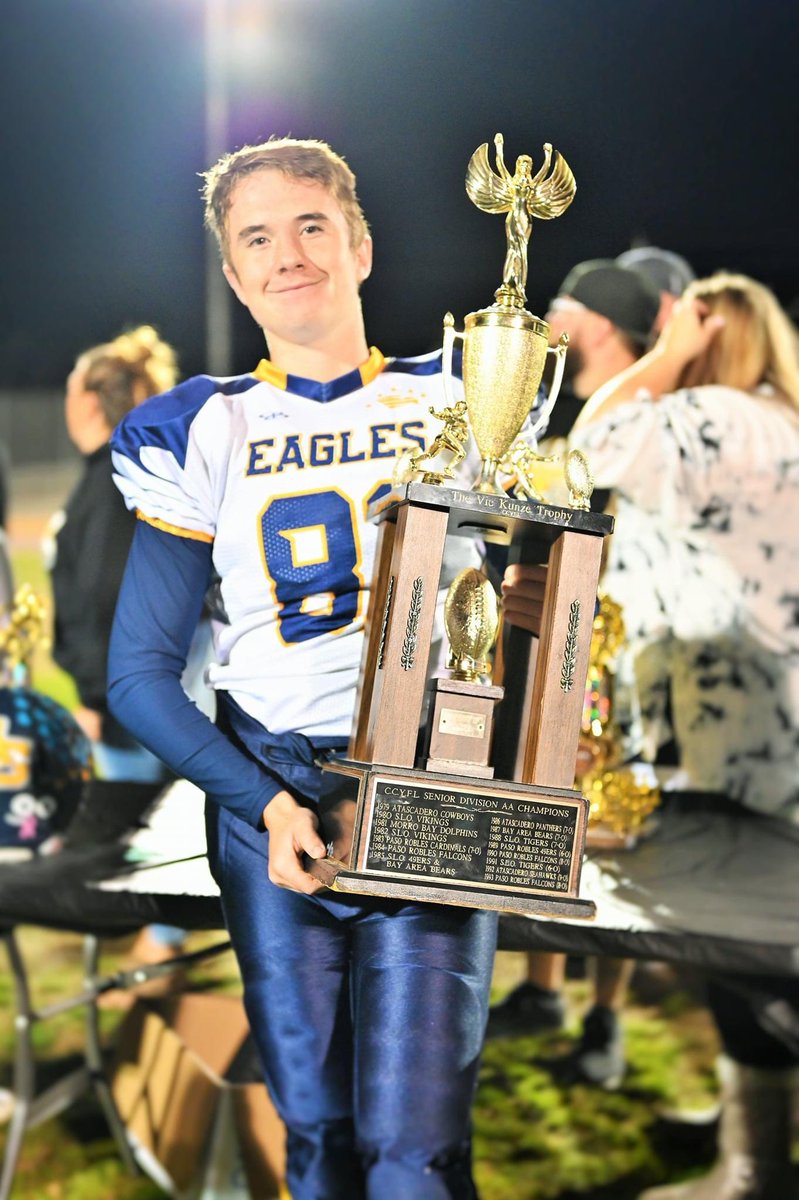 Dustin_Reed81's tweet photo. Throwback to 1 year ago when we won the CCYFL Senior Super Bowl in OT. #32yard #fieldgoal #OT #youthfootball https://t.co/IWqYi0S15S