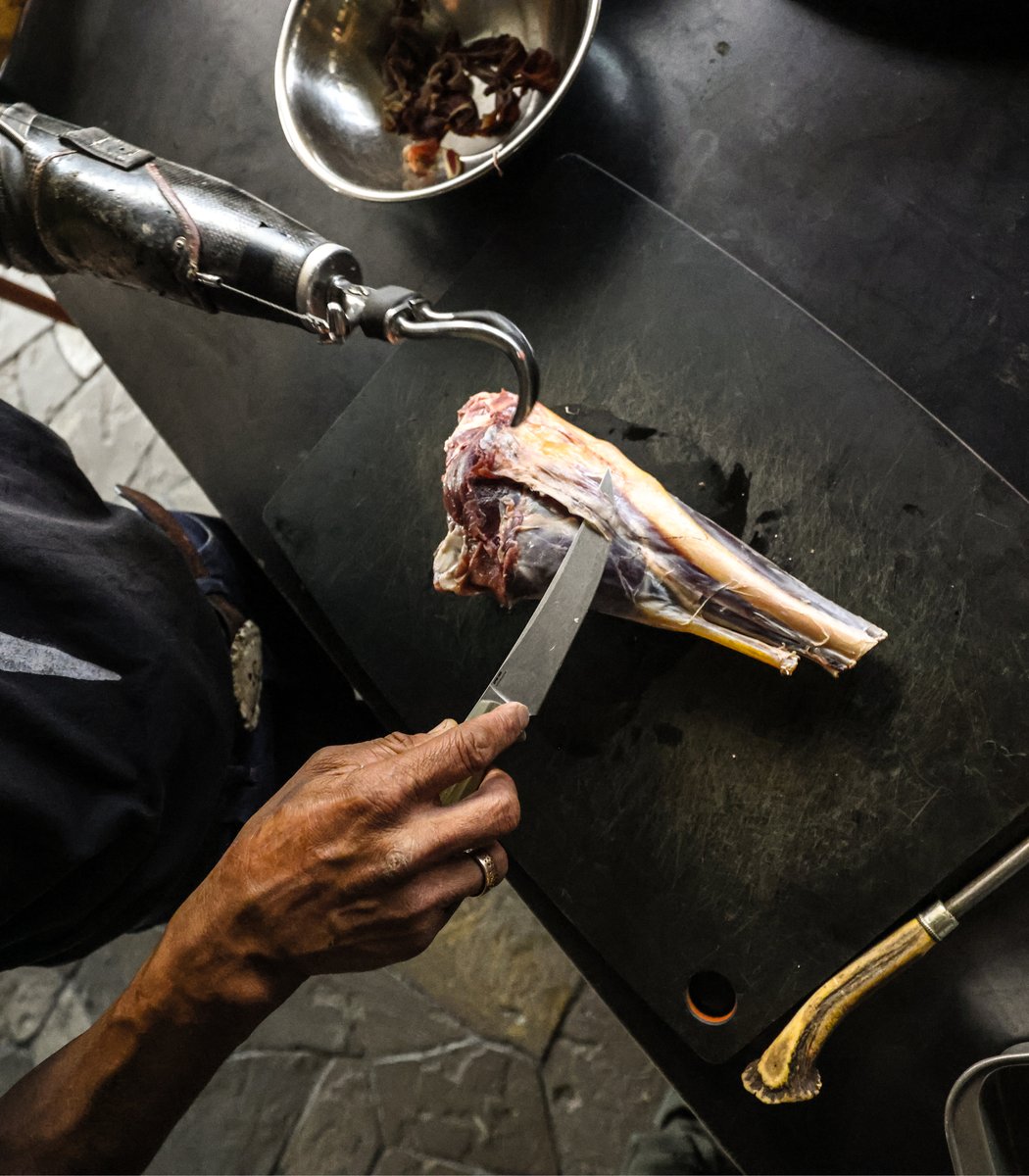BenchmadeKnives's tweet photo. Mastering at-home butchery requires practice. What better way to get in those reps than with a freezer full of fresh whitetail?
Check out Chef Eduardo Garcia's guide to cleaning a whitetail shank, featuring the #Meatcrafter.
https://t.co/L4HYL2Sy8o
#YoursForLife #MadeInUSA https://t.co/NZnINr6Xef