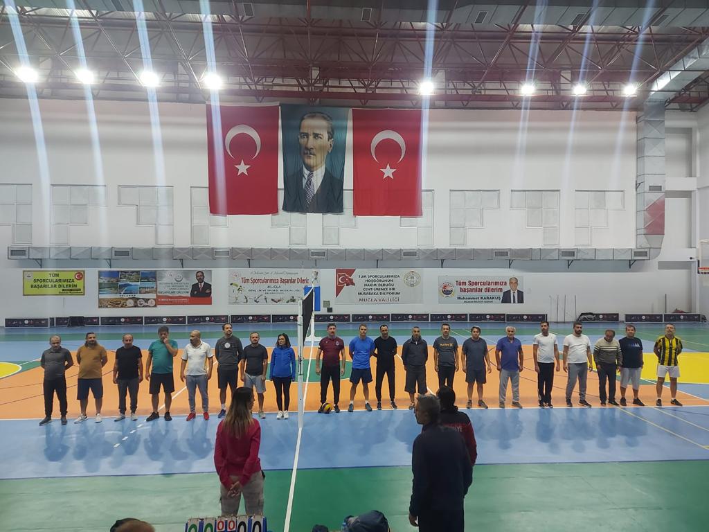 DalamanMTAL's tweet photo. Öğretmenler Günü turnuvasına galibiyetle başladık. Sahada oynayan kenarda destekleyen tüm öğretmen, personel ve öğrencilerimize teşekkür ederiz..@DlmMem @BeytullahhUslu @AKINvAKTAS https://t.co/Cq8Ze3lFFg