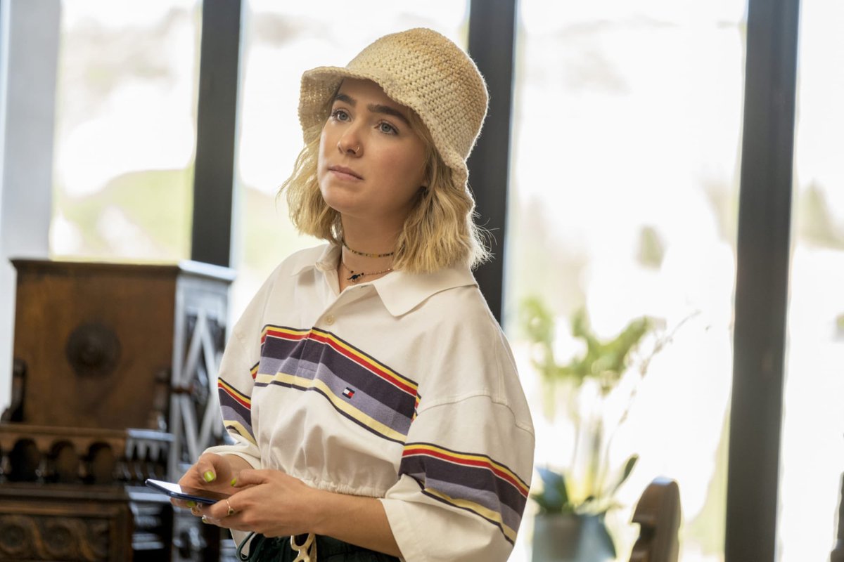 ErosIdle's tweet photo. All of y’all remarking on Portia’s outfits in white lotus…like have you ever met someone from the Bay Area? Completely absent fashion sense and intentional ugliness is a defining characteristic of the region. https://t.co/UUkcFPbLb7