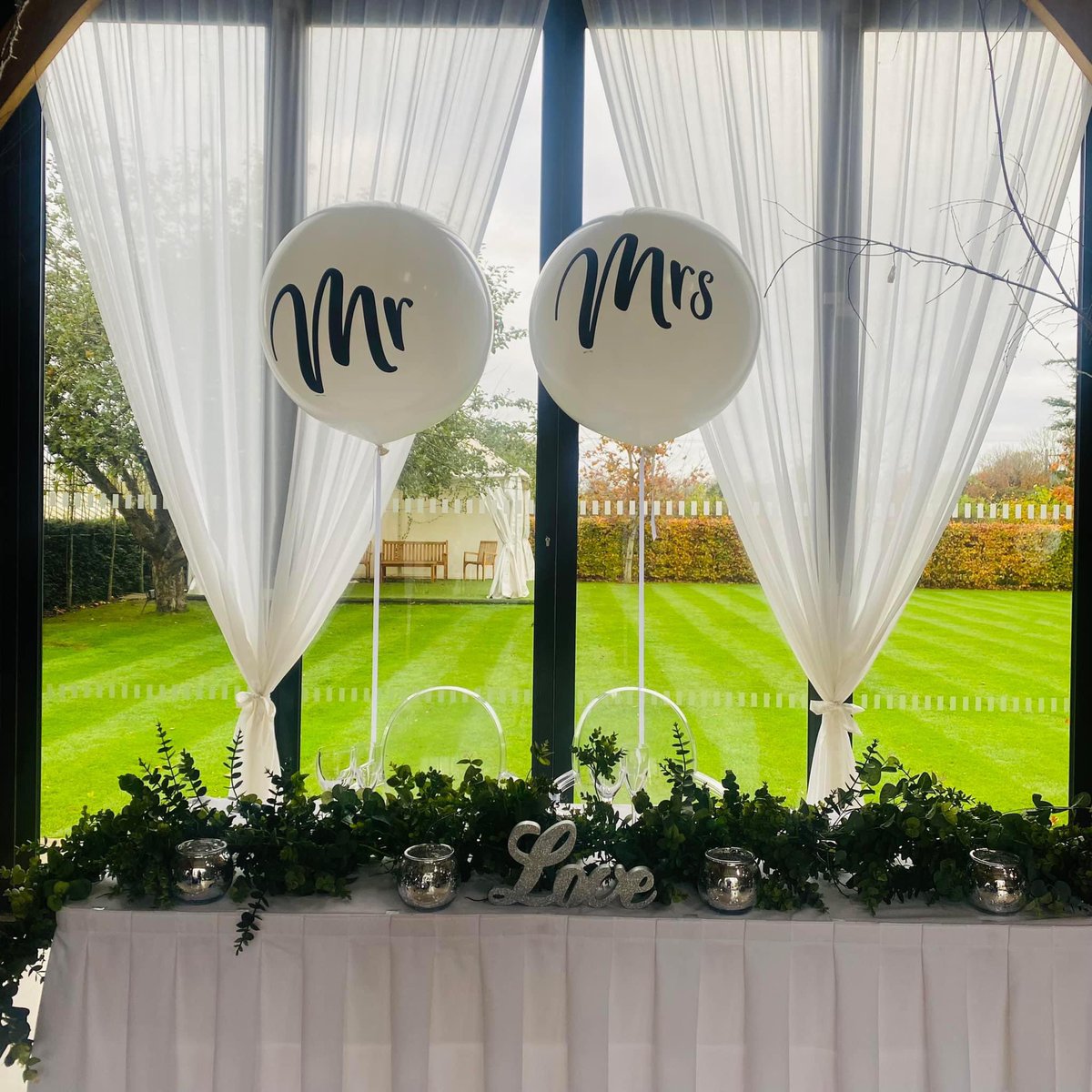 Something_Party's tweet photo. Our huge 3ft Mr & Mrs balloons, we hope you all had the best day! ๐#wedding #3ft #3ftballoons #marriage #balloons #bigballoons #ballooning #balloon #balloonshop #balloondecor #balloondecoration #WorcestershireHour https://t.co/CR2wUC6N35