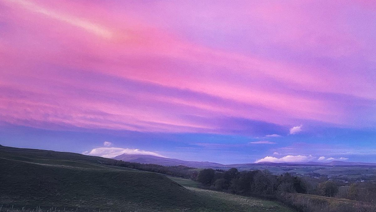 oldcrofthouse's tweet photo. During the quieter months we are lucky enough to be able to set our alarm to nature. Sunrise was short lived but spectacular today and there is no better way to start the dayโฆ
#sunrise #naturesalarmclock #watchingsunrise #naturesbeauty #theperfectstart #MondayMotivation https://t.co/oSQjgMjmsy