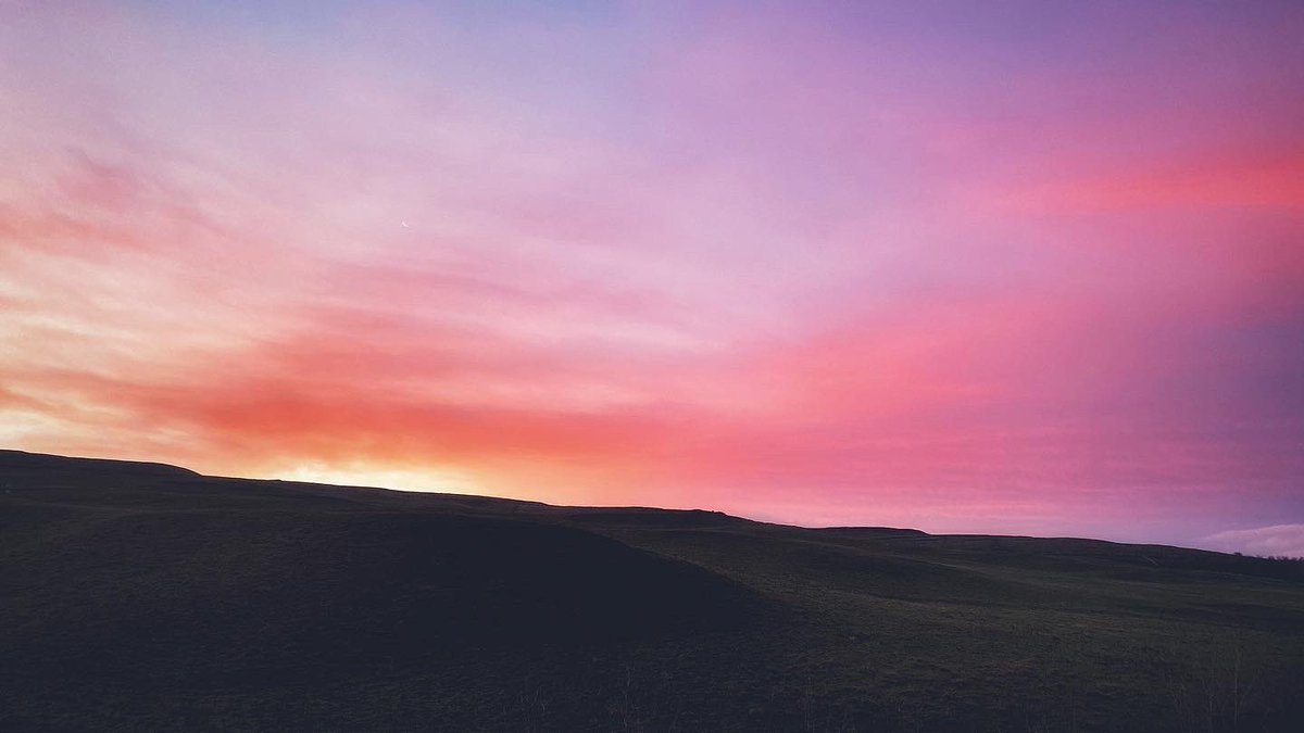 oldcrofthouse's tweet photo. During the quieter months we are lucky enough to be able to set our alarm to nature. Sunrise was short lived but spectacular today and there is no better way to start the dayโฆ
#sunrise #naturesalarmclock #watchingsunrise #naturesbeauty #theperfectstart #MondayMotivation https://t.co/oSQjgMjmsy