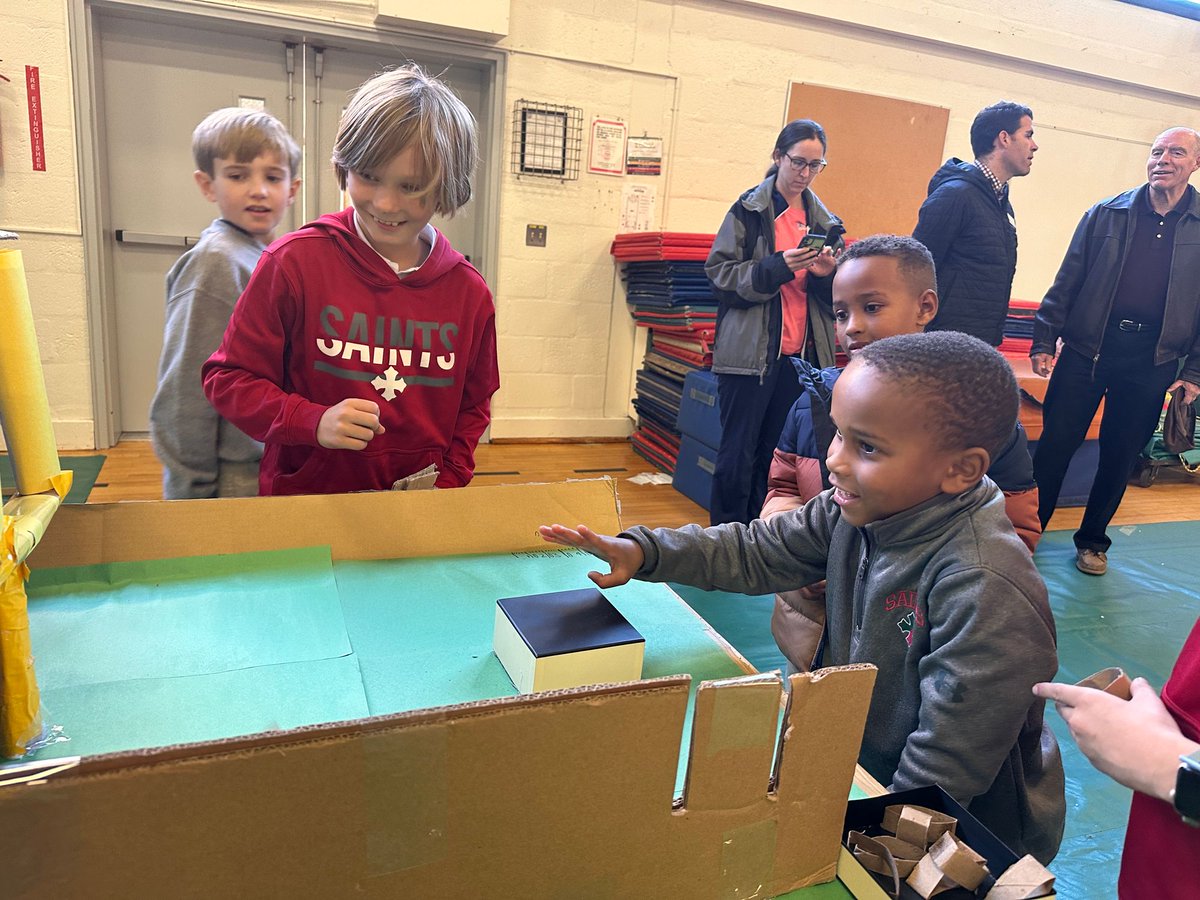 SSSASsaints's tweet photo. #SSSASGrade4 created an arcade from reusable materials called the Crenshaw Arcade—inspired by the book “Crenshaw,” which includes themes about hunger/homelessness. To play, students donated canned goods for tickets. All donations will go to @ALIVE4AlexVA. #SaintsServe https://t.co/AGoDJnThgv
