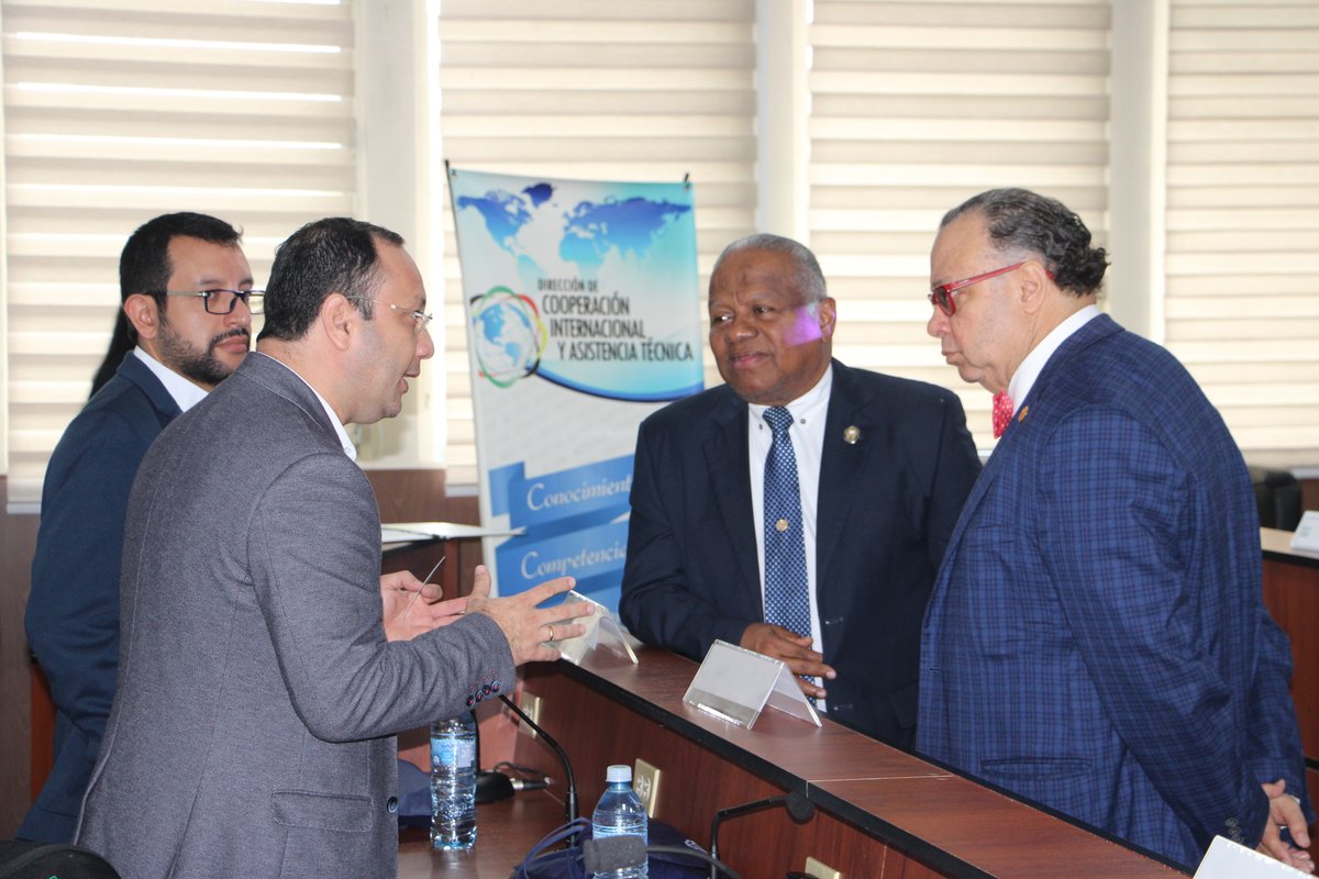 #BuenasNoticias | En la búsqueda de nuevas alianzas internacionales y con el fin de brindar a la comunidad académica nuevas oportunidades educativas y laborales, CORHUILA viajó hasta #Panamá para firmar convenio con la <a href="/utppanama/">UTP Panamá</a> y <a href="/UNIVERSIDAD_PMA/">Universidad dePanamá</a>.