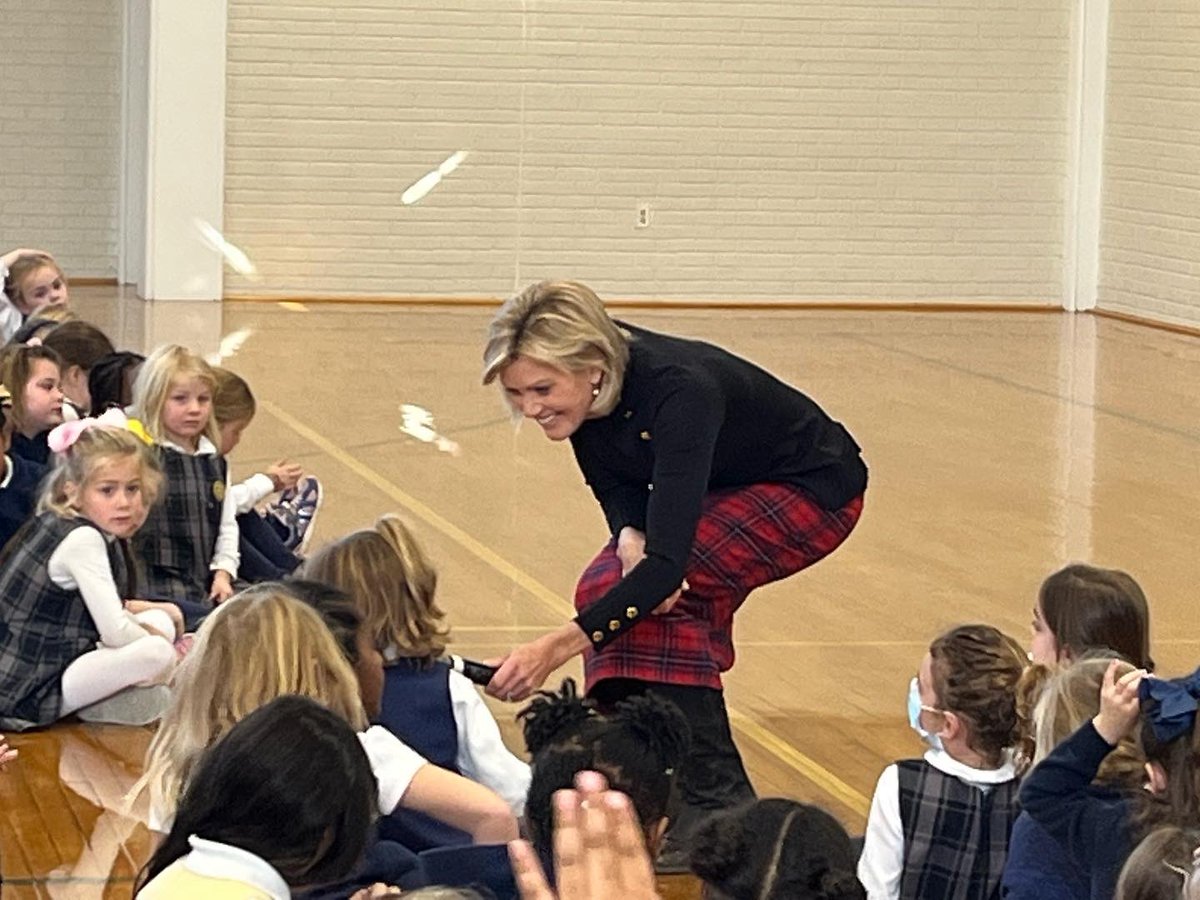 Exciting &amp; rewarding visit to <a href="/AgnesIrwin/">The Agnes Irwin School</a> today. We made clouds in jars, practiced forecasting from a green screen &amp; explored how storms form. Then, I met with the STEM club to discuss my path to Chief Meteorologist at <a href="/6abc/">Action News on 6abc</a> #fantasticday #girlpower #science #meteorology