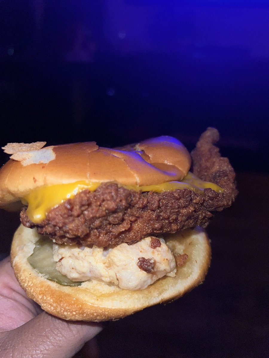 suaviito's tweet photo. @ChickfilANews @ChickfilA @ChickfilANews @ChickfilaAtl @ATL_SCOOP How does this happen??? I ordered a regular chicken Sandwich , which was severely overcooked. To bite into it and feel this weird consistency near my tongue. This is raw chicken! I’m disgusted. This is traumatizing https://t.co/oO5dJB5Obg