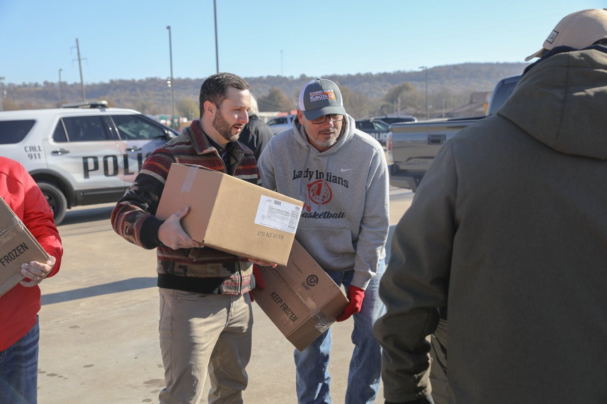 Earlier today, @TysonFoods distributed 40,000 pounds of food to Adair County families in Stilwell, Oklahoma. ❤️ Wado to Tyson for organizing this event and for allowing some of us at Cherokee Nation to help with the distribution process today! ᎣᏍᏓ!