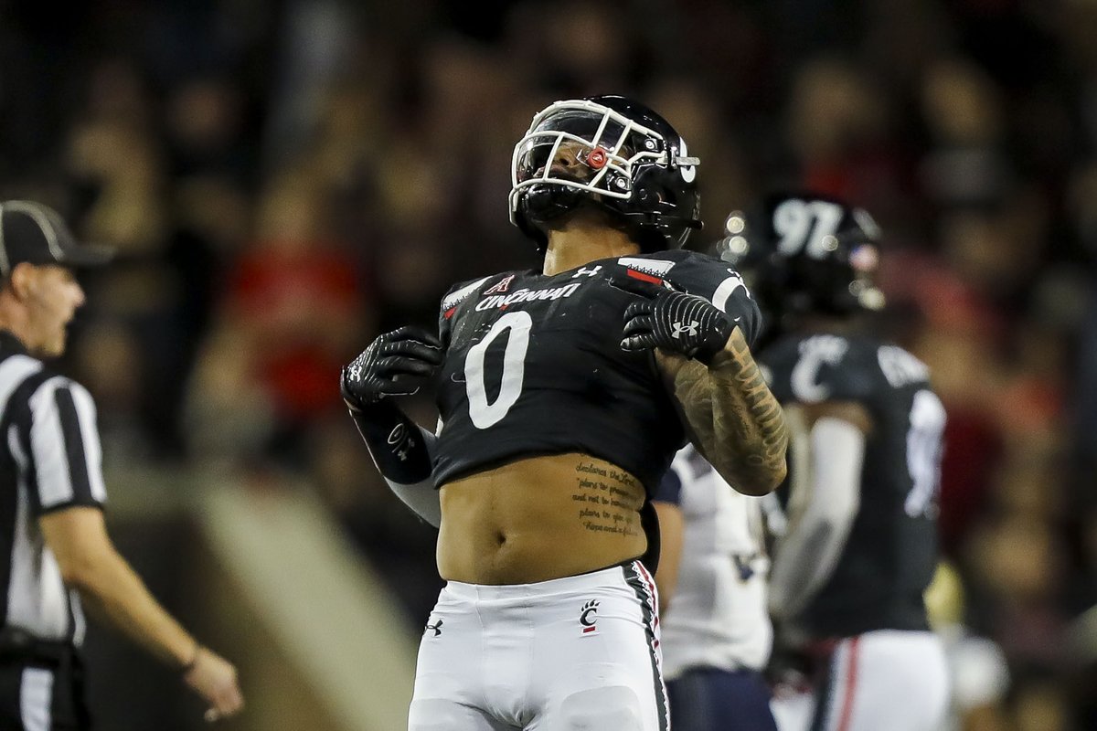 PFF_College's tweet photo. Highest-graded defensive players in the FBS:

▪️Dontay Corleone - 93.9
▪️Ivan Pace Jr. - 93.0

Two STARS for @GoBearcatsFB 🔥 https://t.co/sXYGFnokla